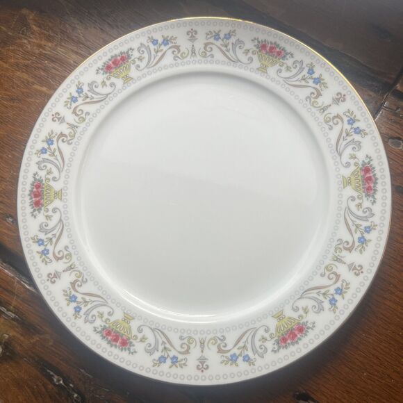 TEN Hutschenreuther 32400 Germany Gold Trim Scroll And Floral Salad Plates EXC!! - Picture 2 of 8